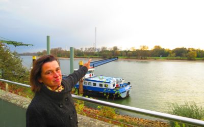 Fußgänger/Radfahrer-Brücke über den Rhein in Wiesdorf
